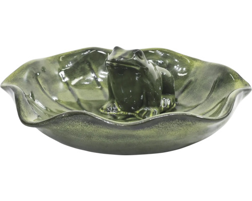 Dekorative Froschfigur in einer blattförmigen Schale.