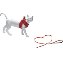 Katzen-Sicherheitsgeschirr mit Leine an einer Katzenpuppe