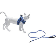 Katzen Brustgeschirr mit Leine auf einer Katzenattrappe