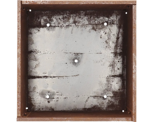 Innenansicht eines Pflanzkastens mit Löchern zur Drainage