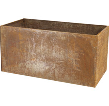 Rechteckiger Pflanzkasten aus Metall mit Rostoptik für den Garten