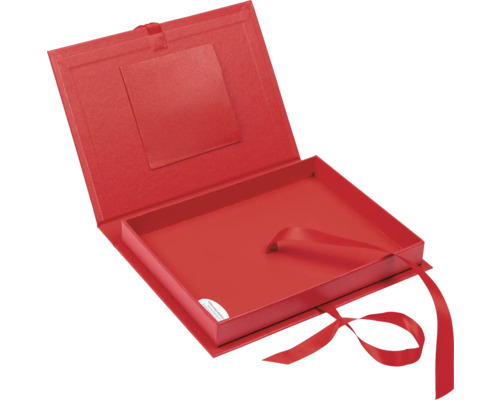 Geöffnete rote Geschenkbox mit Schleife