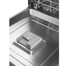 Innenraum eines Geschirrspülers mit Reinigerfach