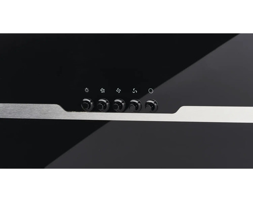 Nahaufnahme einer Dunstabzugshaube mit Bedienknöpfen für Licht und Lüfterstufen.