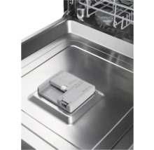 Innenansicht eines Geschirrspülers mit Reinigungsmittelspender