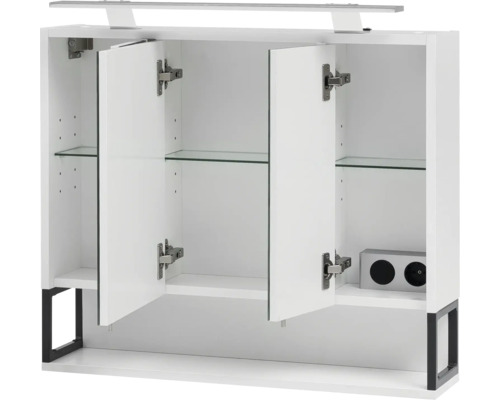 Offener weißer Spiegelschrank mit drei Türen, Glasböden und Steckdosen