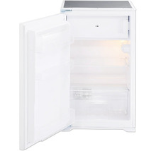 Offener, leerer Kühlschrank mit Fächern