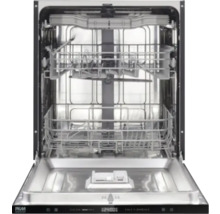 Geöffneter Geschirrspüler mit Edelstahl-Innenraum und Geschirrkörben.