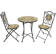 Gartentischgruppe mit zwei Stühlen und einem Tisch mit Mosaikmuster