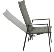 Verstellbarer Gartenstuhl mit Armlehnen und hoher Rückenlehne