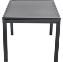 Quadratischer Tisch mit vier Beinen