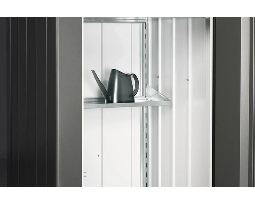 Gartenschrank Innenraum mit Regal und Gießkanne