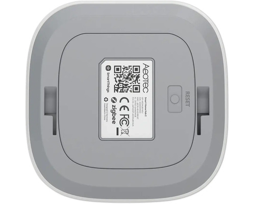 Unterseite des Aeotec Smart Home Hub 2 mit QR-Code, Reset-Taste, Aeotec Logo, Zigbee Logo und SmartThings Logo.