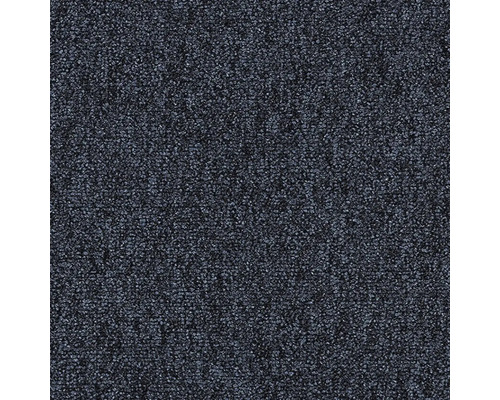 Nahaufnahme eines dunkel gemusterten Teppichs