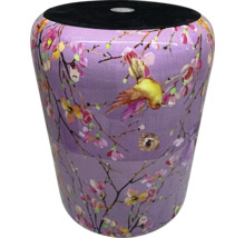 Dekorativer Hocker mit Vogel- und Blumenmuster für den Innenbereich