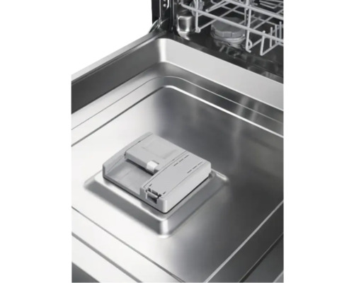 Innenraum eines Geschirrspülers mit Reinigerfach