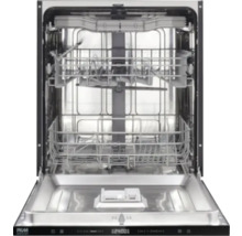 Geöffneter Geschirrspüler mit Innenraum aus Edelstahl und Geschirrkörben