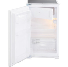 Offener, weisser Kühlschrank mit Regalen und Gefrierfach