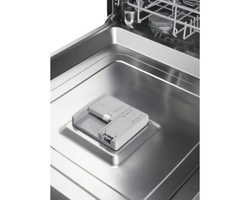 Innenansicht eines Geschirrspülers mit Reinigerfach