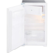 Offener, weißer Kühlschrank mit Innenfächern