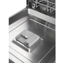 Innenraum eines Geschirrspülers mit Reinigerfach