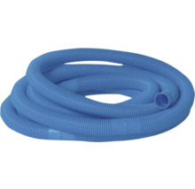 Blauer Schwimmbadschlauch aufgerollt