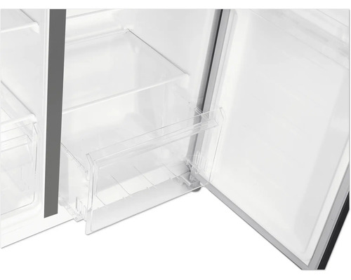 Innenraum eines Kühlschranks mit transparenten Schubladen