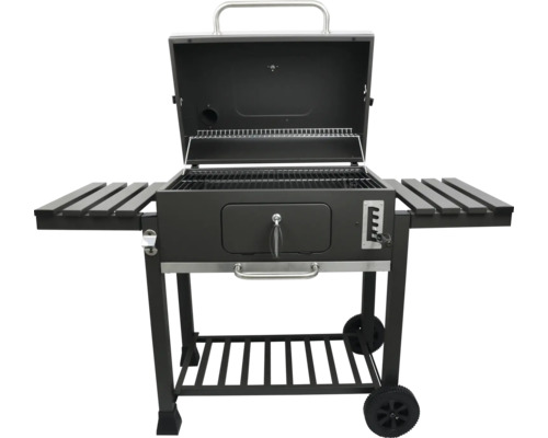 Holzkohlegrill mit offenem Deckel und Ablageflächen