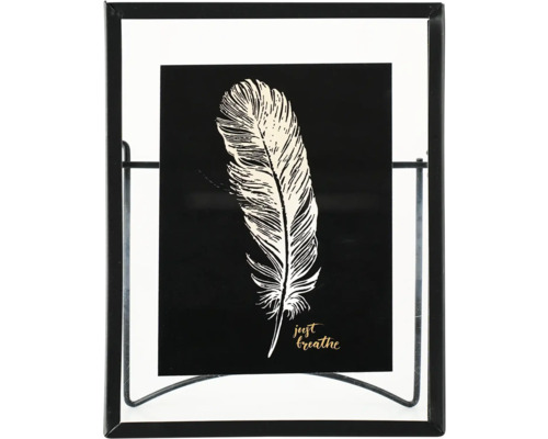 Dekorativer Bilderrahmen mit Feder und dem Schriftzug Just breathe