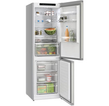 Geöffneter Kühlschrank von Bosch mit verschiedenen Lebensmitteln