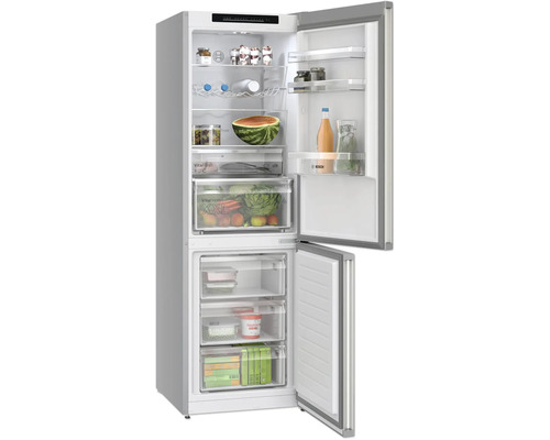 Geöffneter Kühlschrank von Bosch mit verschiedenen Lebensmitteln