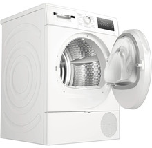 Waschtrockner mit geöffneter Tür und Trommel im Inneren