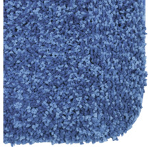 Detailaufnahme eines blauen Teppichs