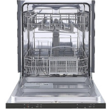 Geöffneter Geschirrspüler mit Körben für Geschirr und Besteck