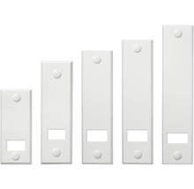 Fünf weiße Aktenordner in aufsteigender Größe