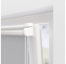 Fenster mit Rollo und Kettenzug