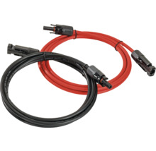 Schwarzes und rotes Solarkabel mit Stecker