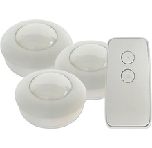 Drei Bewegungsmelder und eine Fernbedienung