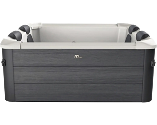 Freistehender Whirlpool mit grauer Holzverkleidung