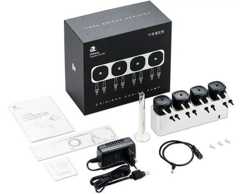 Chihiros Dosierpumpe mit Verpackung, Messzylinder, Netzteil und Zubehör