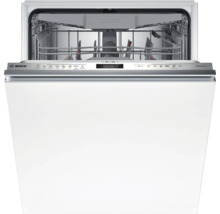 Offener Bosch Geschirrspüler mit Edelstahlelementen und Innenraum mit Geschirrkörben