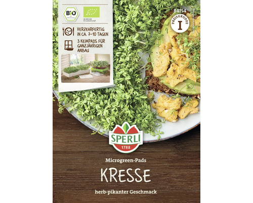 Sperli Kresse Microgreen Pads auf einem Teller mit einem Brot, Avocado und Tofu belegt