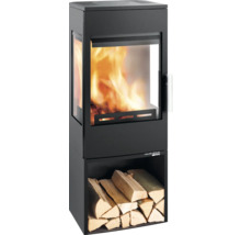 Kaminofen mit Holzscheitfach und brennendem Feuer