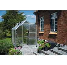 Gewächshaus mit Aluminiumrahmen und transparenten Wänden im Garten