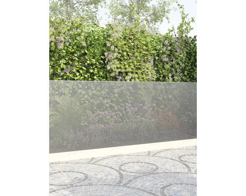 Pergola mit Kletterpflanzen und Sichtschutzwand aus Metall