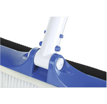 Detailansicht einer Poolbürste mit blauem Gehäuse und weißen Borsten