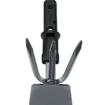 Erdanker aus Metall mit drei Zacken und einem Kunststoffgriff