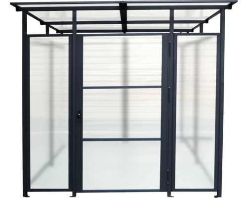 Überdachte Raucherkabine mit Stahlrahmen und transparenten Wänden