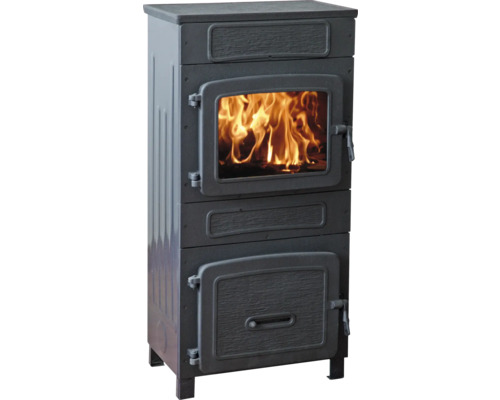 Gusseiserner Kaminofen mit Glasfenster und brennendem Holz