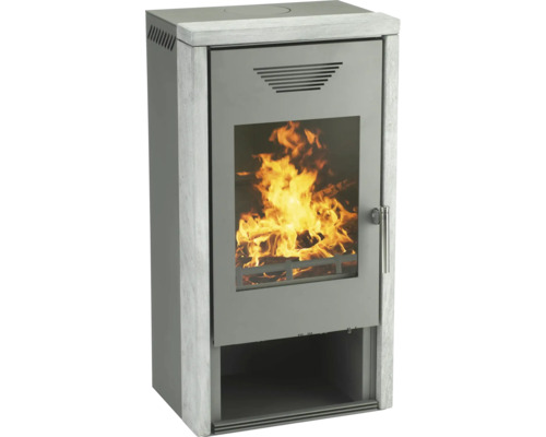 Kaminofen mit Sichtfenster und Holzfach